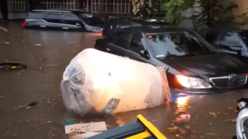 Banjir Rendam Ribuan Rumah di Depok pada Hari Pertama Lebaran, 14.700 Jiwa Terdampak