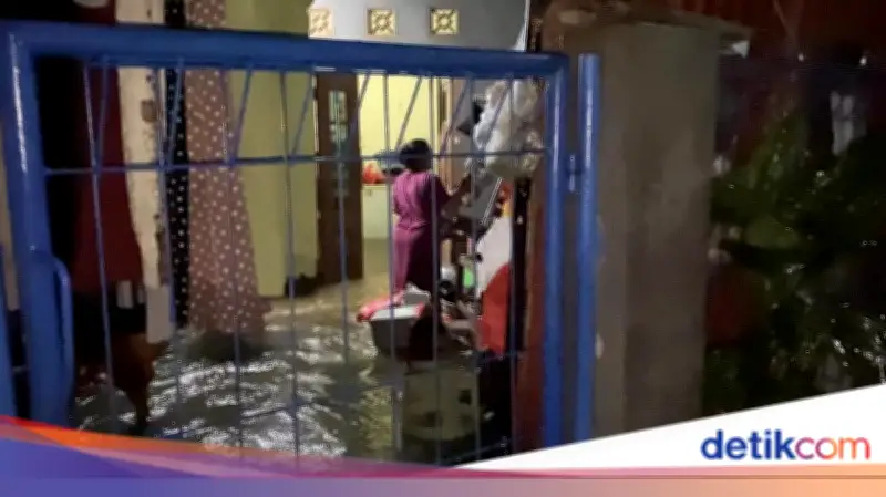 Banjir Setu Pedongkelan Depok Rendam Permukiman, Akses Jalan Terputus
