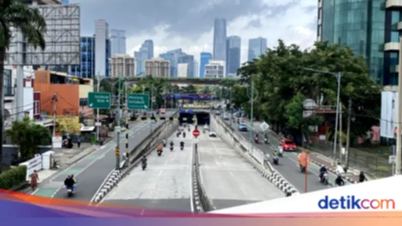 Banjir Underpass Mampang Jaksel Surut, Lalu Lintas Kendaraan Kembali Normal