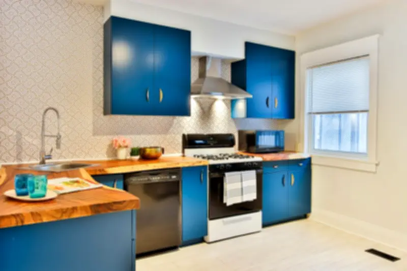 Barang-Barang yang Harus Dihindari Disimpan di Lemari Dapur Menurut Ahli