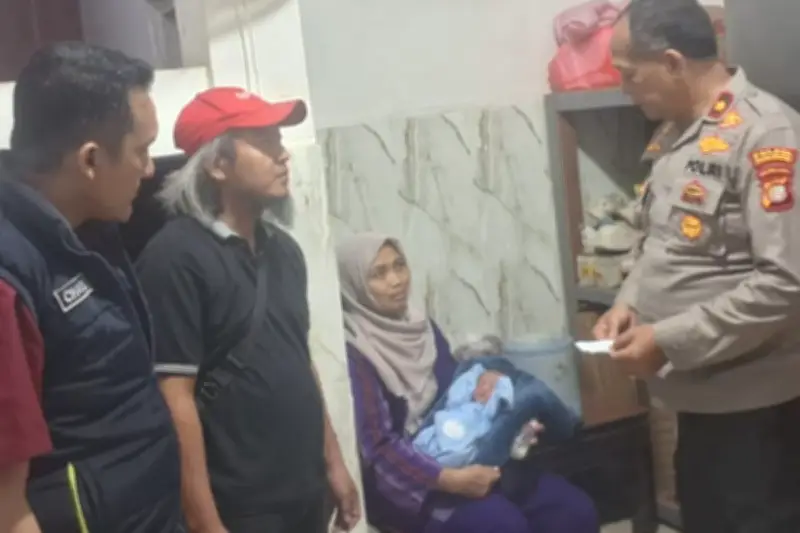 Bayi Perempuan Dua Hari Ditemukan di Gerobak Nasi Uduk Pasar Minggu