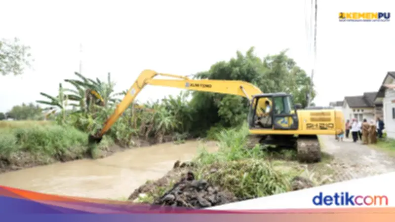 BBWS C3 Keruk Sungai Cigeplak untuk Atasi Banjir di Perumahan Grand Sutera Serang