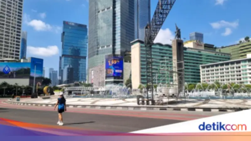 Bedug Kolosal Malam Idul Fitri di Bundaran HI, Lalu Lintas Sudirman-Thamrin Dialihkan