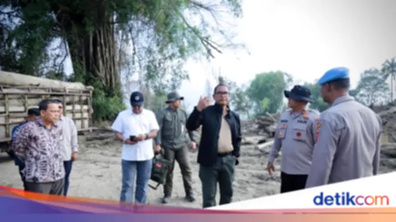 BNPP Kerahkan 6 Ekskavator Bersihkan Jalan Pasca Banjir Bandang di Aceh