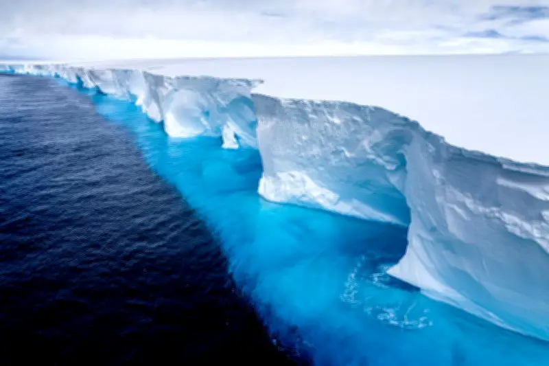 Bongkahan Es Raksasa A23a Hampir Punah Setelah 40 Tahun Mengembara