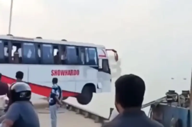 Bus Terjun ke Sungai Padma Bangladesh, 24 Tewas dalam Kecelakaan Feri