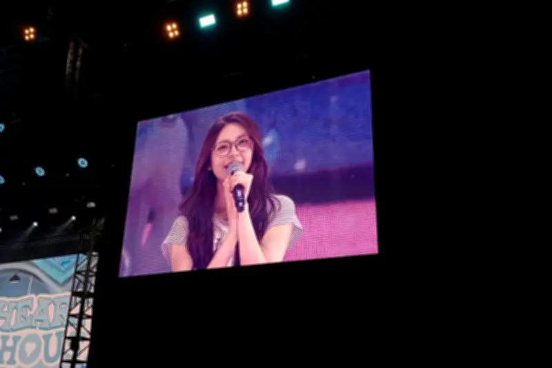 Carmen Hearts2Hearts Menangis Haru di Fan Meeting Perdana di Jakarta