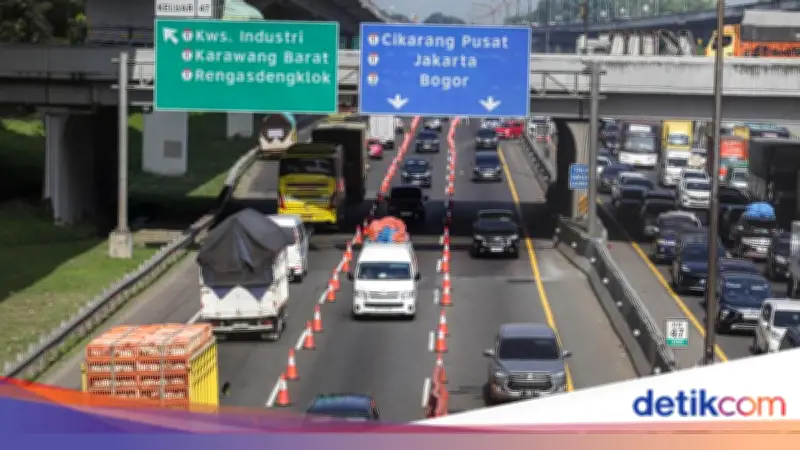 Contraflow Berlaku di Tol Japek KM 47-65, Lalu Lintas Padat di Beberapa Titik