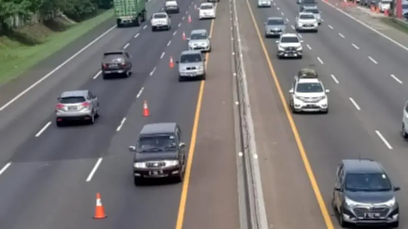 Contraflow Diberlakukan di KM 55-65 Tol Japek Imbas Lonjakan Arus Lalu Lintas Hari Kedua Lebaran 2026