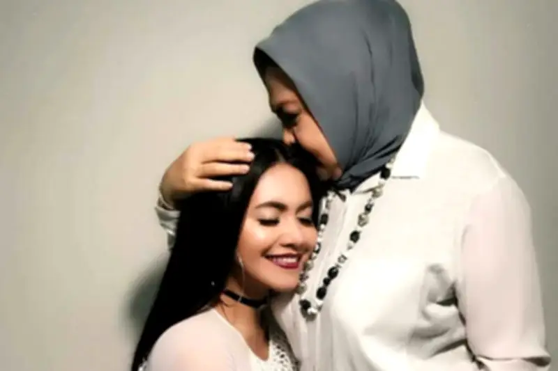 Denada Bantah Tudingan Ibunya Tak Sayangi Ressa, Ungkap Alasan Kuliah