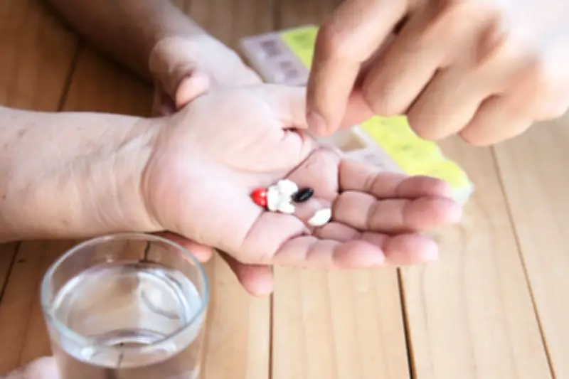 Dosen Farmasi UNDIP Bagikan Strategi Atur Jadwal Minum Obat Saat Puasa