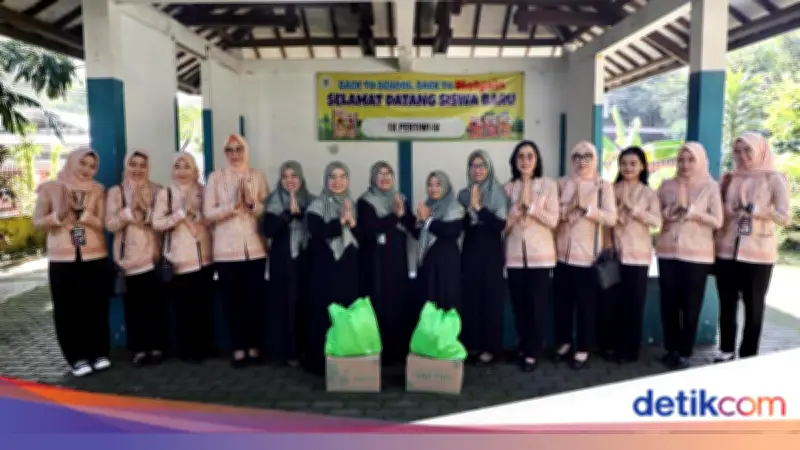 DWP Kemendagri Salurkan 120 Paket Sembako untuk Korban Banjir di Tangerang