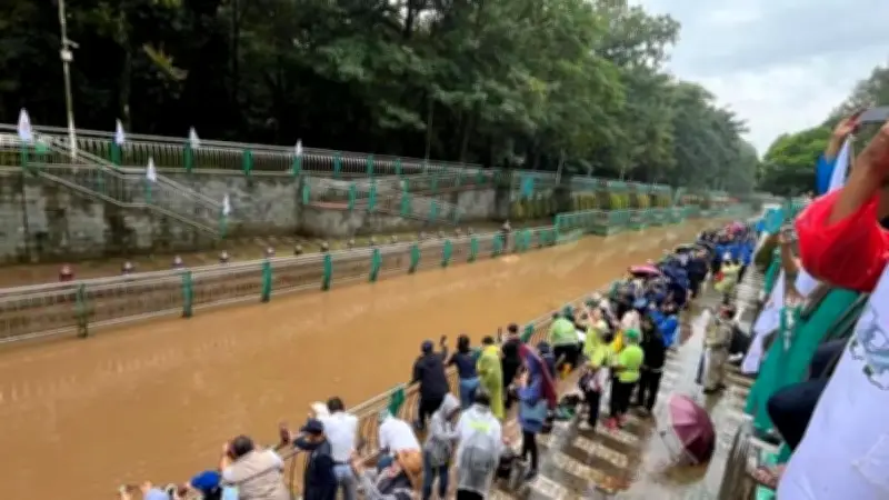 Ekoenzim Ditebarkan ke Sungai Jeletreng Tangsel untuk Atasi Pencemaran Pestisida