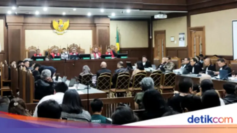 Eks Anak Buah Nadiem Emosi di Sidang, Tak Tahu Aturan Proyek Laptop Chromebook
