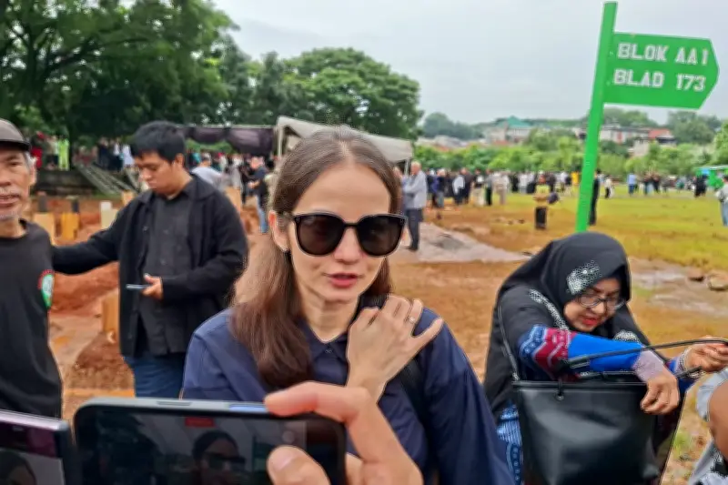 Enzy Storia Kenang Momen Terakhir Bersama Vidi Aldiano Sebelum Meninggal