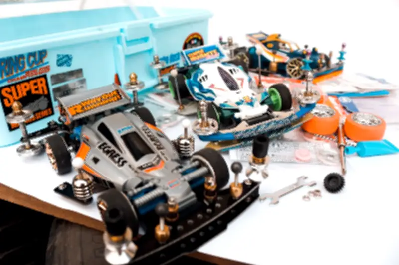 Fenomena Kidult di Indonesia: Bapak-Bapak Gila Mainan Tamiya dan Beyblade