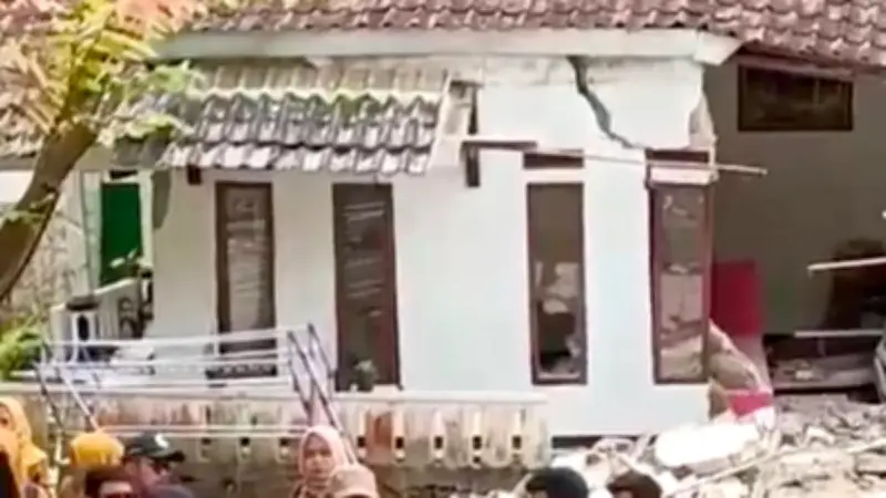 Gerakan Tanah di Sukabumi Rusak 114 Rumah, Ratusan Warga Terpaksa Mengungsi