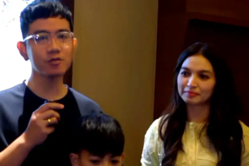 Gibran dan Keluarga Nobar Film Pelangi di Mars, Dukung Karya Anak Bangsa