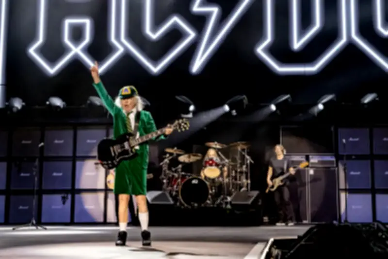 Gitaris AC/DC Stevie Young Dirawat di RS Buenos Aires Jelang Konser