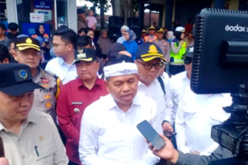 Gubernur Jabar Pastikan Petugas Kebersihan Dapat THR Lebaran