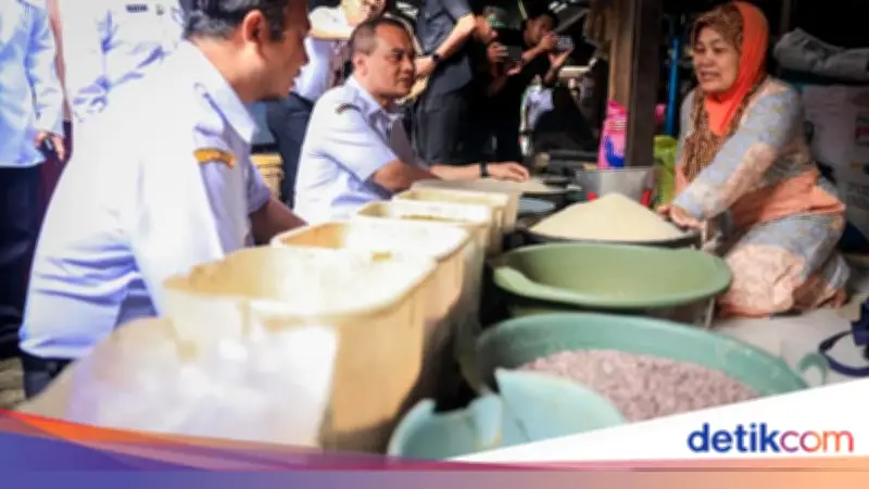 Gubernur Luthfi Tinjau Pasar Gondang Sragen, Pastikan Harga Pangan Terkendali Jelang Lebaran