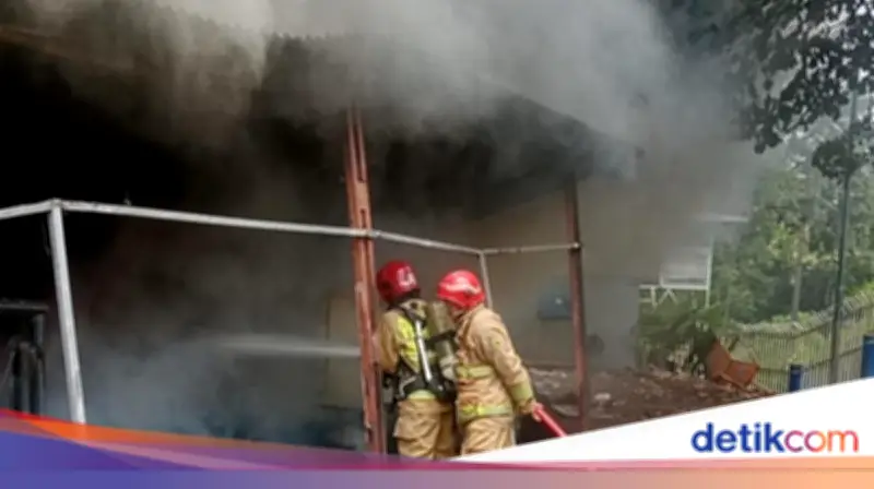 Gudang Komputer di Cibinong Ludes Terbakar, Diduga Akibat Bakar Sampah