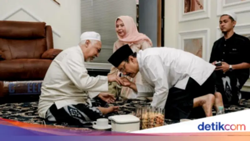Gus Ipul Sowan ke Kiai Tapal Kuda, Sampaikan Salam Presiden Prabowo untuk Program Rakyat