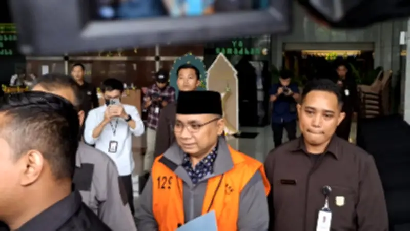 Gus Yaqut Kembali ke Rutan KPK: Tangan Diborgol, Hanya Bicara Sungkeman