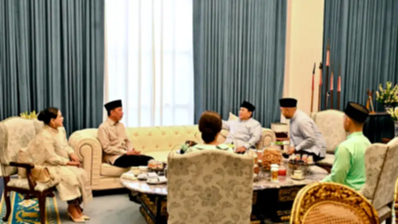 Hangatnya Halalbihalal Prabowo dan Jokowi di Istana, Duduk Satu Sofa Bercengkerama