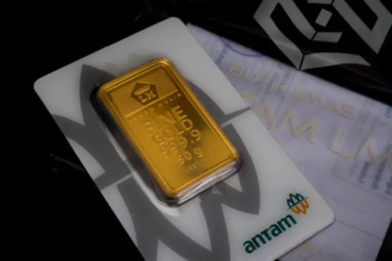 Harga Emas Antam Turun Rp 55.000 per Gram pada Awal Pekan