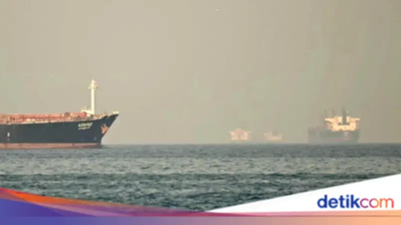 Harga Minyak Dunia Melonjak Tajam Usai Serangan Kapal di Dekat Selat Hormuz