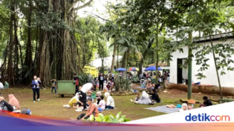 Hari Kedua Lebaran, 67 Ribu Pengunjung Padati Taman Margasatwa Ragunan
