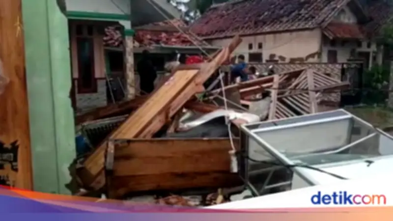Hujan dan Angin Kencang Terjang Ciamis, Puluhan Rumah Rusak di Lima Desa