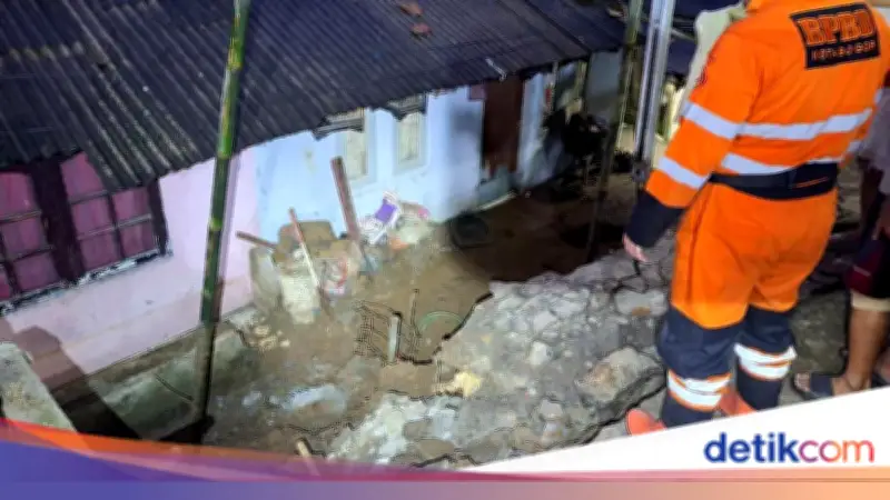 Hujan Deras di Bogor Picu Banjir dan Longsor, 15 Rumah Terendam