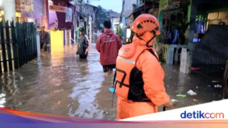 Hujan Deras Semalaman, 48 RT dan 16 Jalan di Jakarta Terendam Banjir
