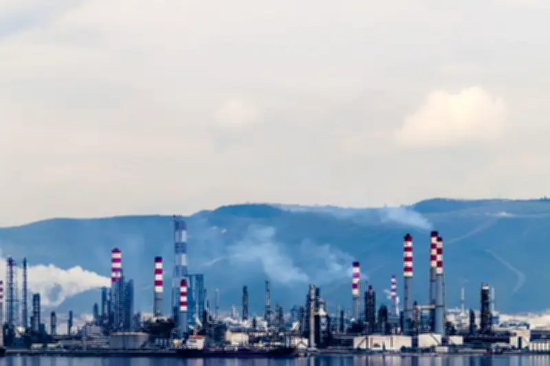 Iran Tutup Selat Hormuz, Trump Ancam Serang 20 Kali Lebih Keras