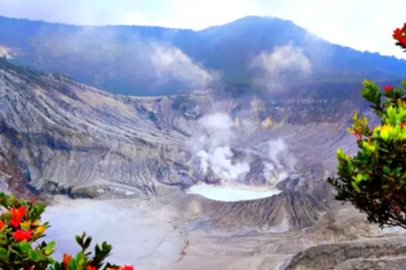 Ironi Lebaran: Pencarian Ruang Publik di Balik Ritual Mudik dan Rekonsiliasi