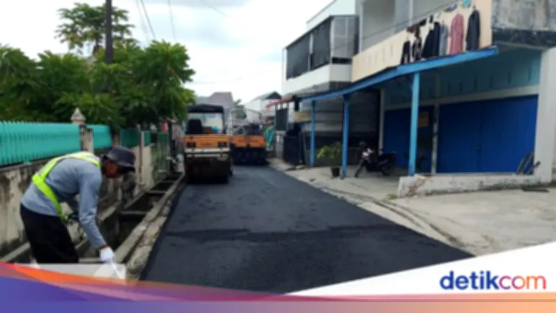 Jalan Teluk Leok Pekanbaru Akhirnya Diperbaiki Setelah 10 Tahun Terbengkalai