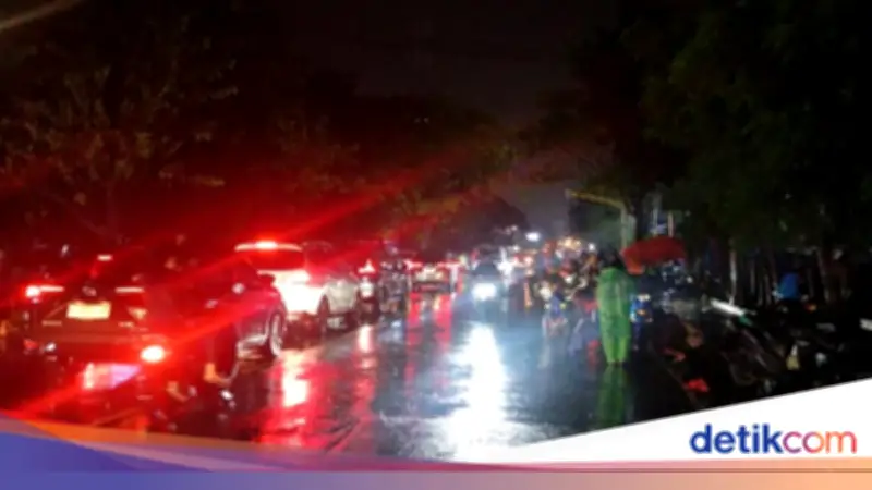 Jalur Pantura Pasuruan Lumpuh Akibat Banjir, Arus Balik Lebaran Tersendat