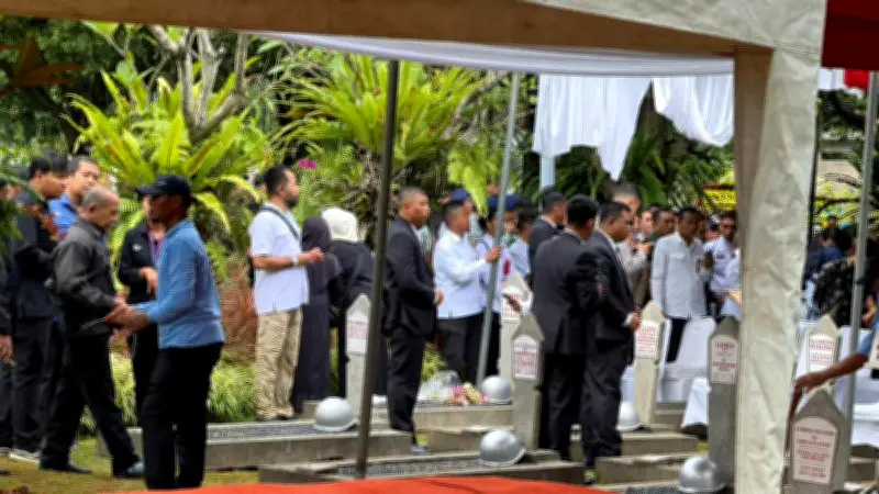 Jenazah Try Sutrisno Dimakamkan Dekat Makam BJ Habibie dan Ani Yudhoyono di TMP Kalibata