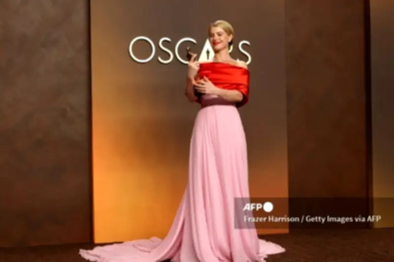 Jessie Buckley Ukir Sejarah, Aktris Irlandia Pertama Menang Oscar Aktris Terbaik