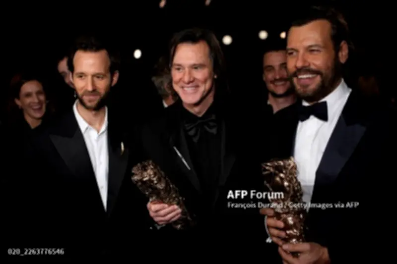 Jim Carrey Terima César Kehormatan di Paris, Penampilan Baru Jadi Sorotan