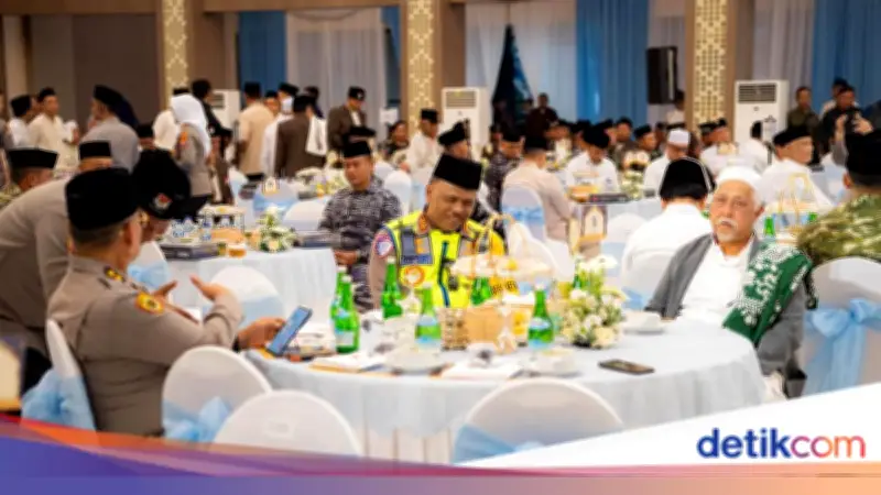 Kakorlantas Dampingi Kapolri Safari Ramadan di Jatim, Ajak Masyarakat Mudik Tertib dan Aman