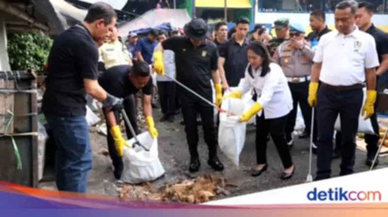 Kapolda Metro dan Dua Menteri Turun Tangan Bersihkan Pasar Kramat Jati