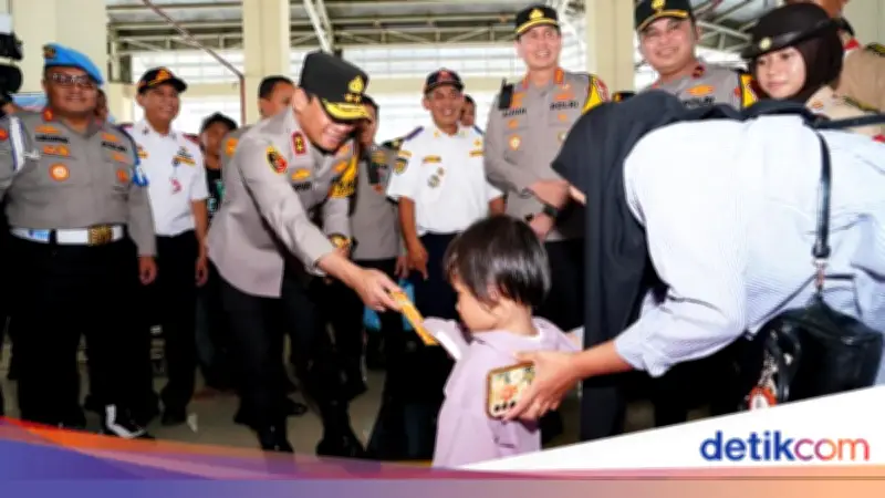 Kapolda Metro Jaya Pantau Langsung Kesiapan Mudik di Terminal dan Stasiun Jakarta