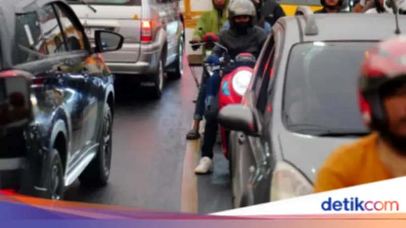 Kapolresta Bandung Turun Langsung Atasi Kemacetan Parah di Kawasan Wisata Pacira