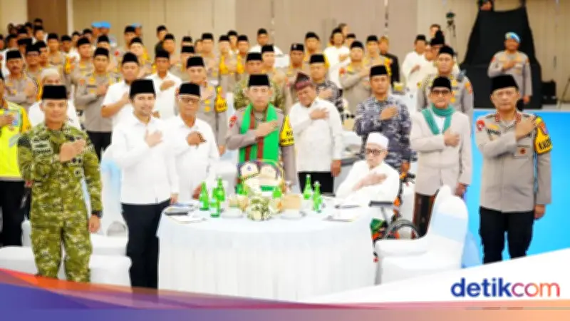 Kapolri Safari Ramadan di Jatim, Ajak Ulama dan Umara Jaga Persatuan Bangsa