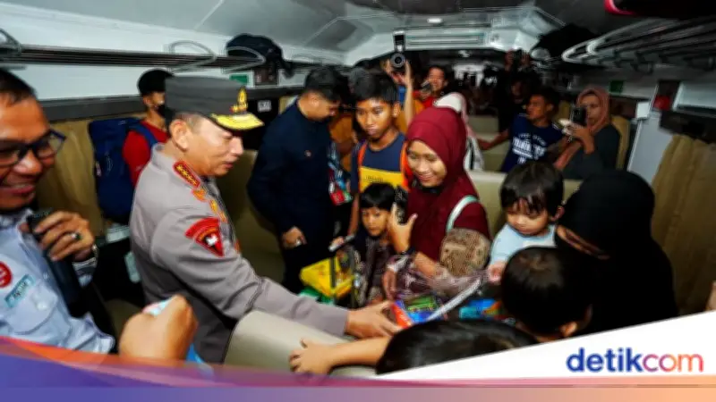 Kapolri Tinjau Stasiun Gubeng: Penumpang Mudik Naik 11% Jelang Lebaran 2026
