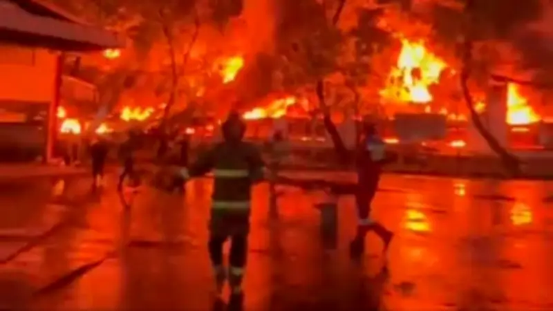 Kebakaran Hebat Pabrik Plastik di Gunung Putri Bogor, Api Sulit Dipadamkan