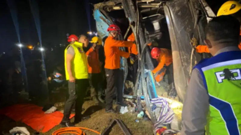 Kecelakaan Bus di Tol Pejagan-Pemalang Tewaskan Satu Penumpang, 33 Luka-luka